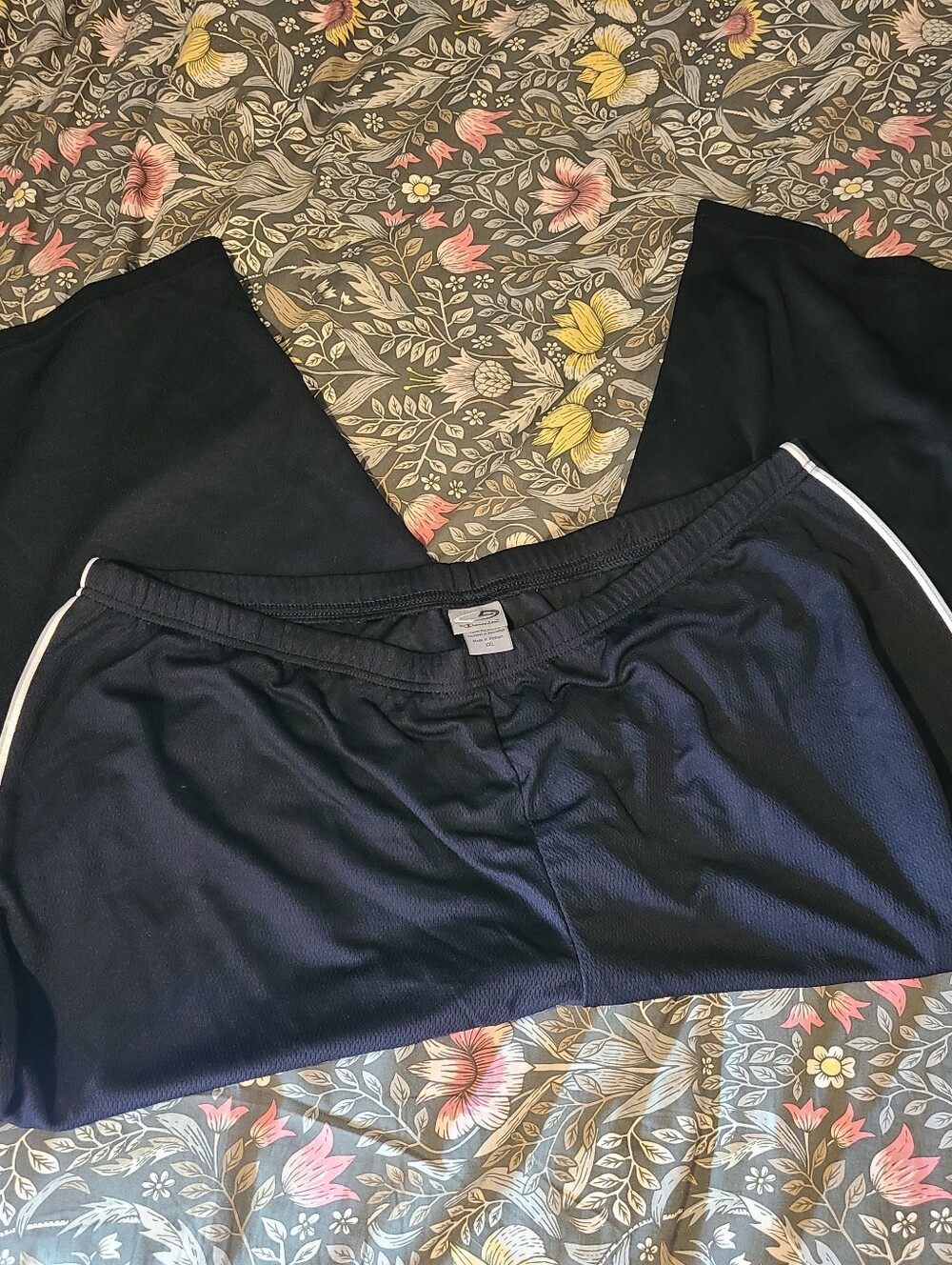 Lightweight cropped workout pants